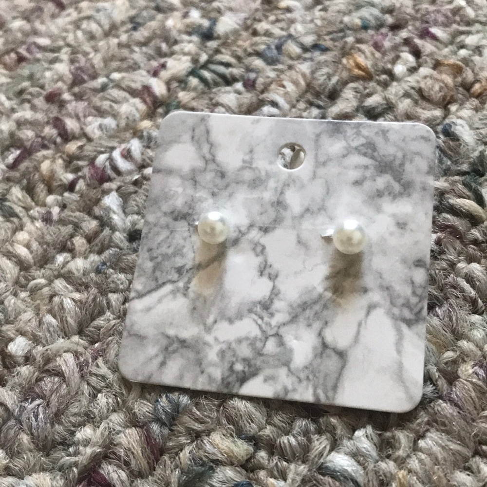 Simple Pearl Earrings